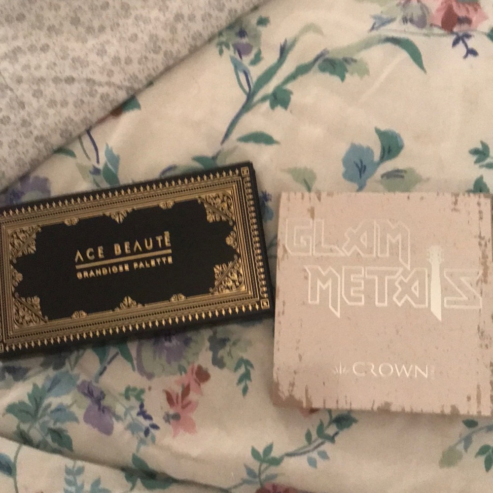 BRAND NEW 2 palette bundle